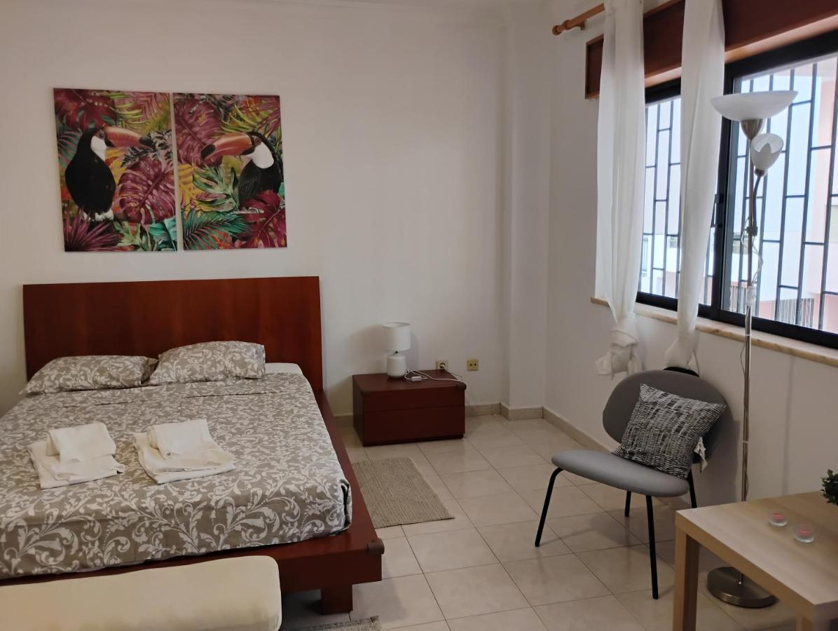 Cozy studio in Quarteira - Chambres d'hôtes Quarteira