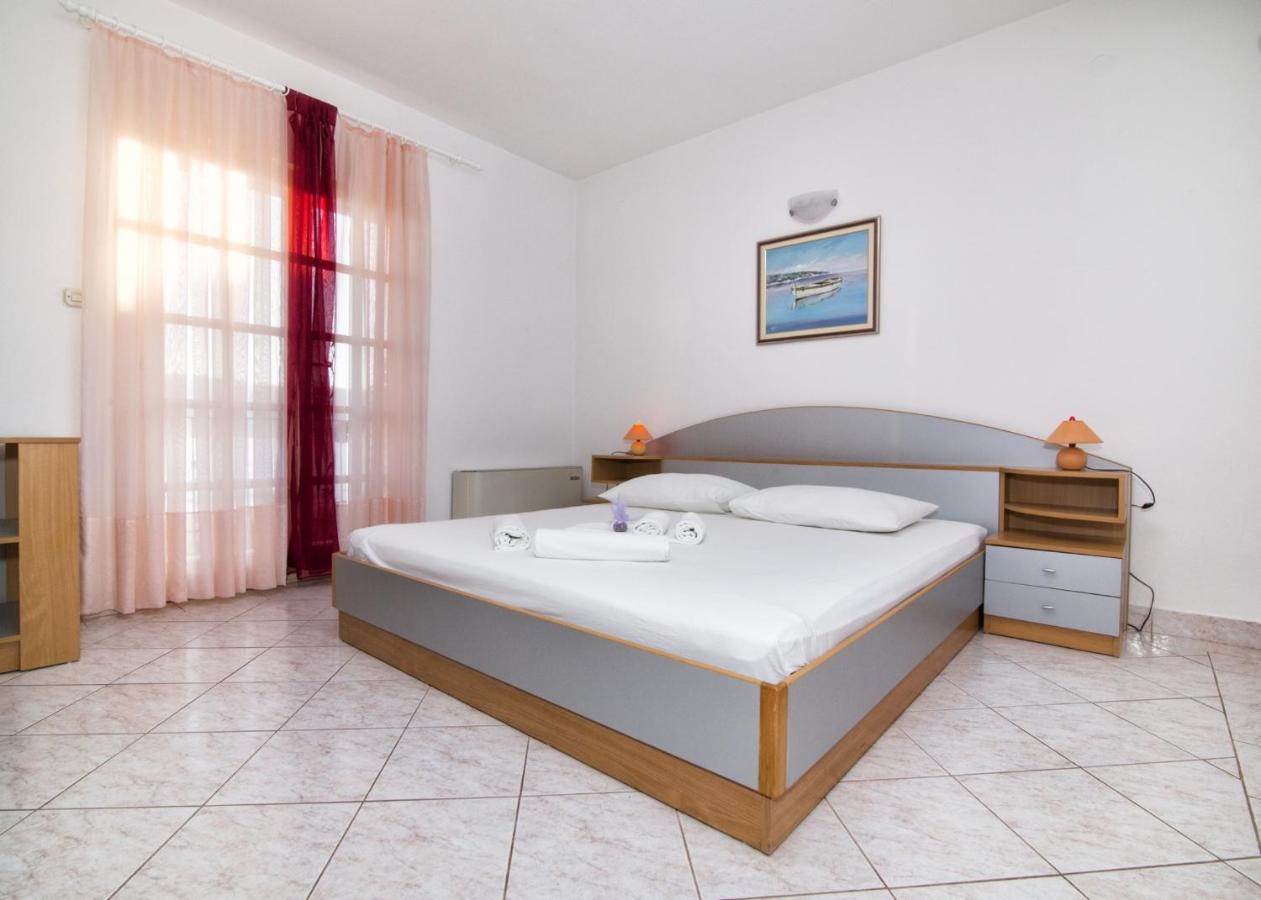 Appartamento con 2 Camere da Letto, Balcone e Vista mare