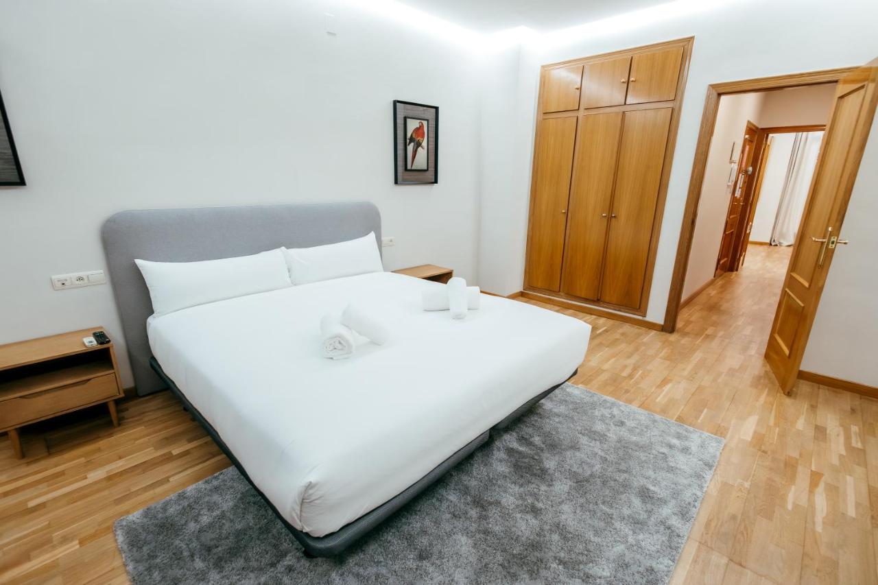 Apt Almas, City Hall 1 Min, 4 Pax, Smart Tv - Ferienwohnung Valencia