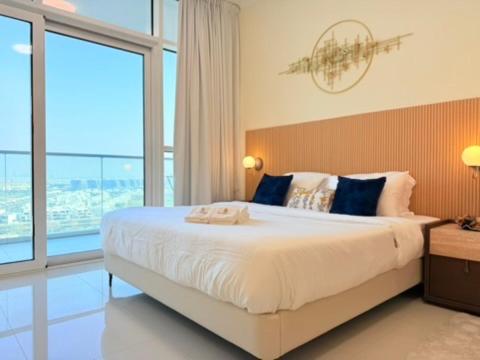 Mahenti - Stunning Golf View Studio in Damac Hills - B&B Dubái