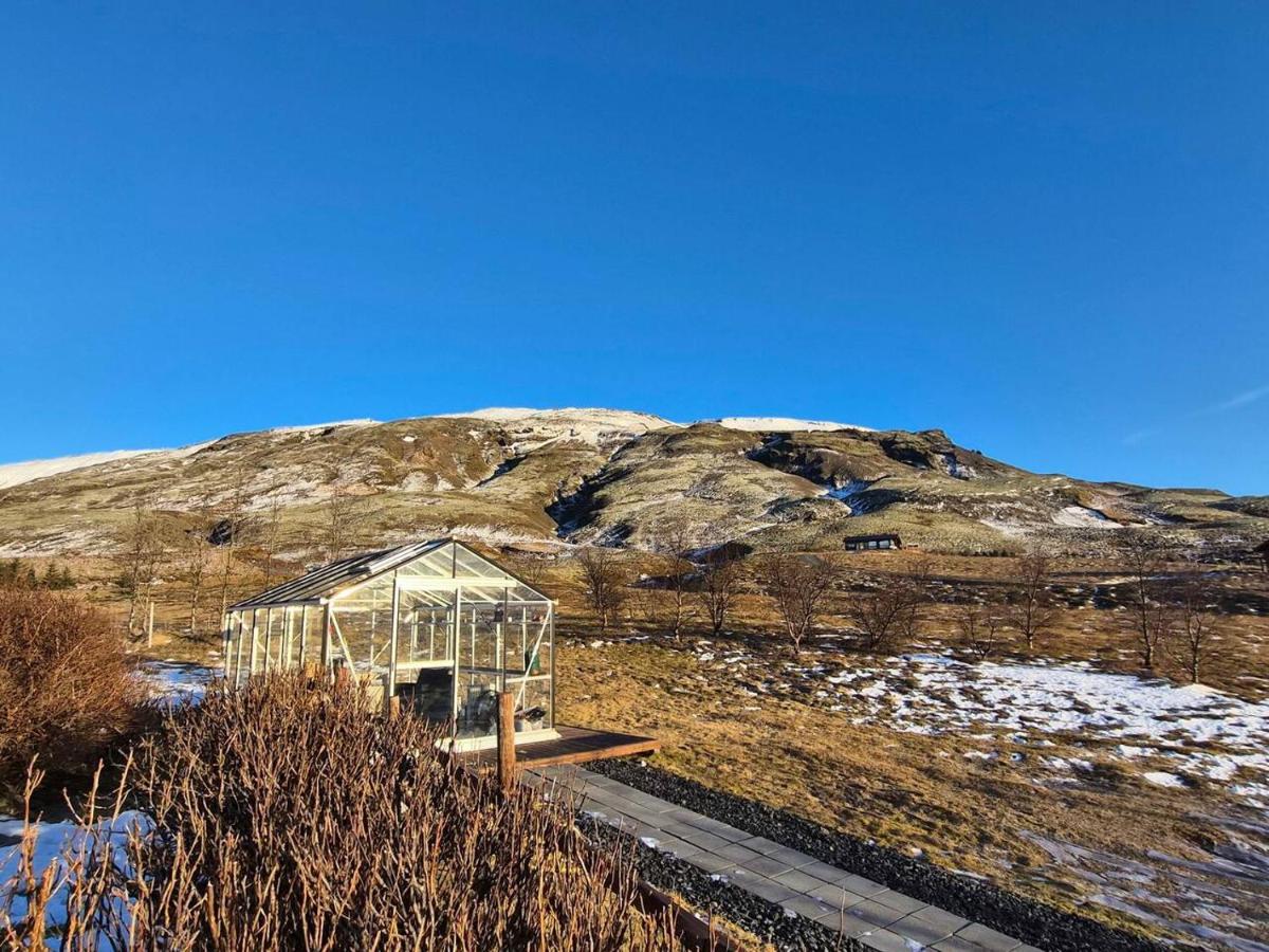 Golden Circle Lux Cabin/Cinema & Aurora Glasshouse - B&B Selfoss
