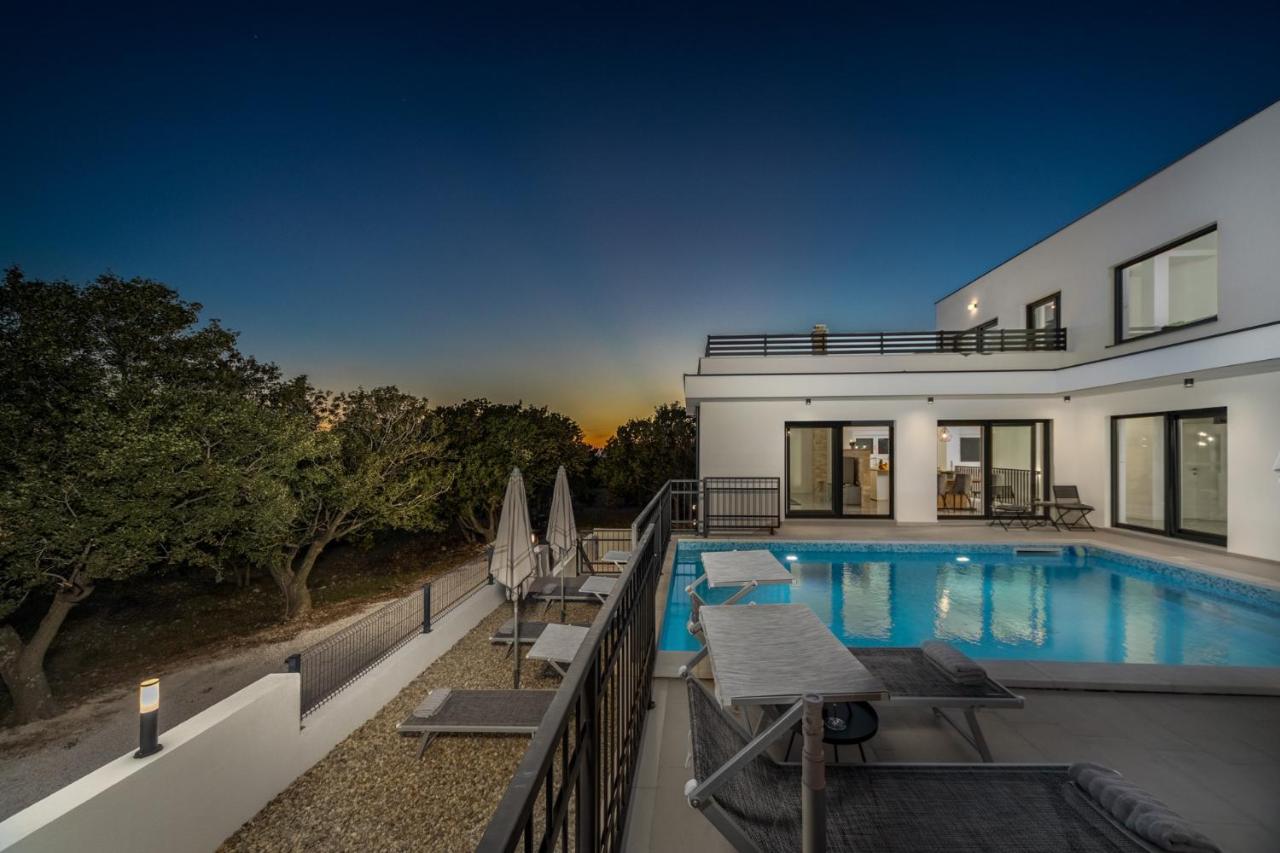 Villa Loto ZadarVillas - Bed and Breakfast Posedarje