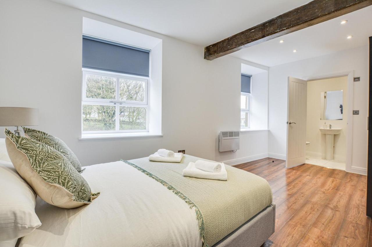 Canal View 2BR Home for Families & Friends - B&B Burnley