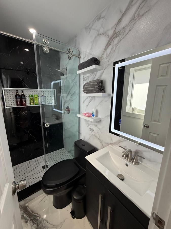 Bright, Modern Home Close to Great Beaches! - Bed and Breakfast Rainbow Lakes