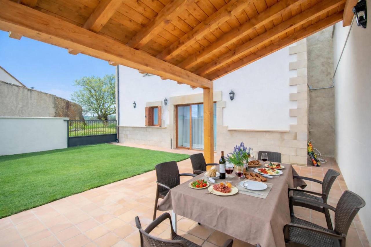 Amplia casa rural con barbacoa y jardín en Navarra - Chambres d’hôtes Olcoz