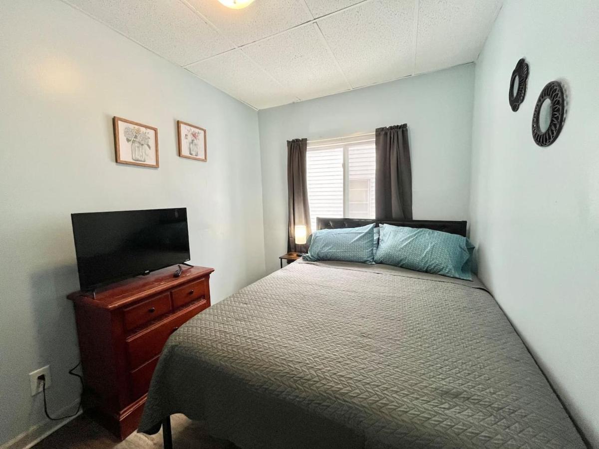 Private Room-Queen Bed-Shared Living Spaces - B&B Johnson City
