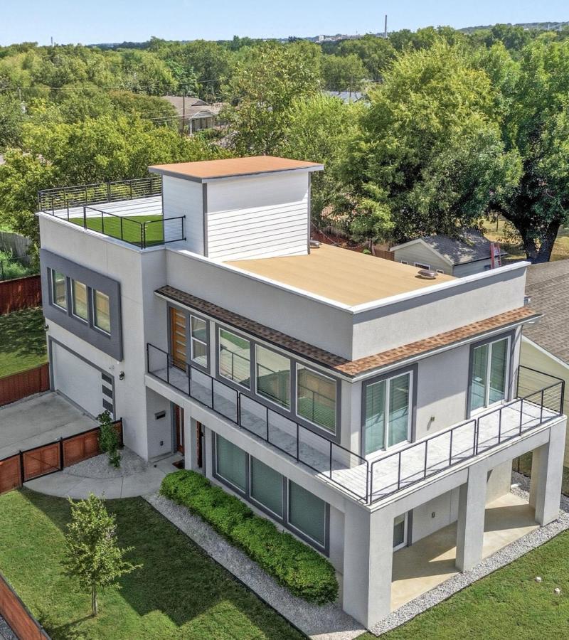 Modern 3 BR Retreat on River With DT Skyline View - B&B Dallas