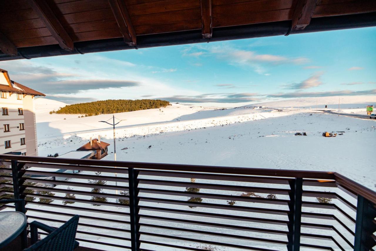 Zlatibor Hills - Modern Apartment Terrace & Free Parking - Bed and Breakfast Zlatibor