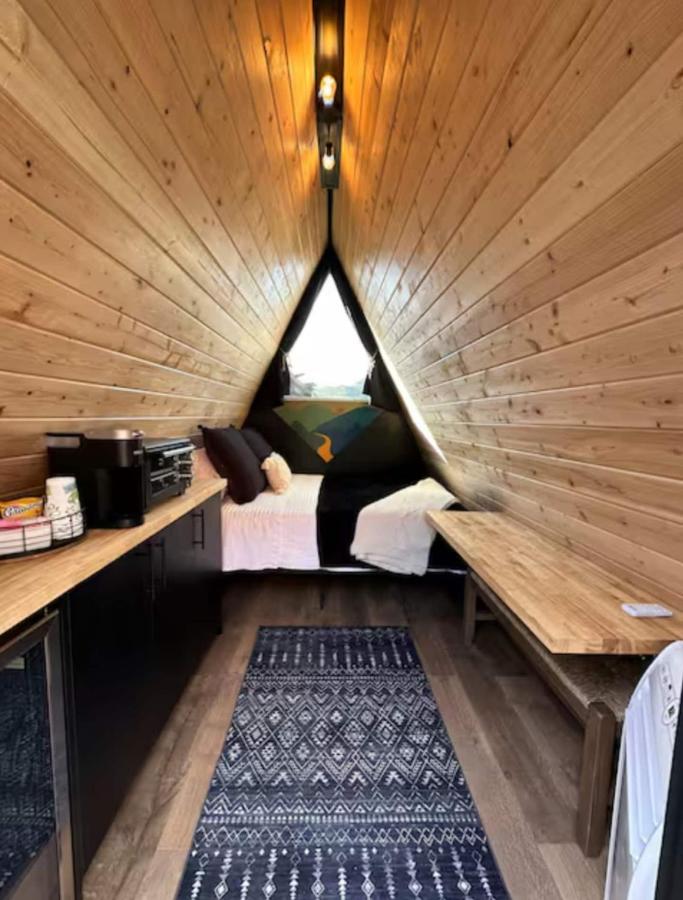 NEW! Unique Modern Glamping Chalet #3 - Ferienwohnung Orderville