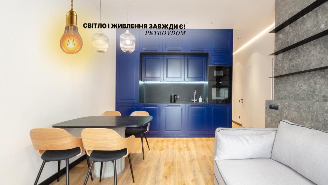 4-99 Yaroslaviv Grad, Bulvarno Kudriavska 17b, Kyiv centre, Golden Gate metro nearby, fantastic city view, 15 kW backup power, Petrovdim Apartment - Chambres d'hôtes Kiev