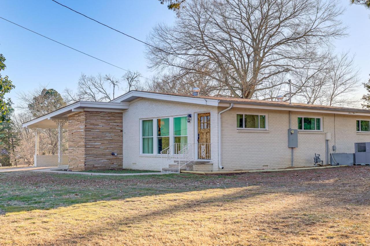 Walk to Town: Historic Quitman Gem w/ Private Yard - B&B Quitman