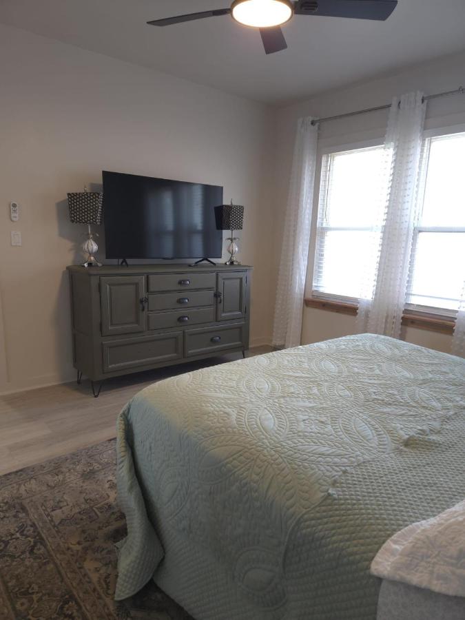 Twin Nest Duplex - Bed and Breakfast Irving