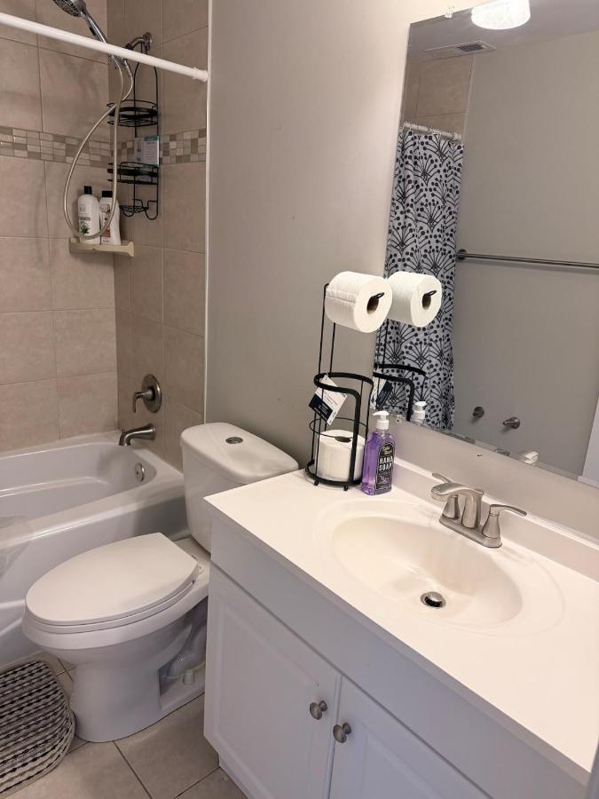 Deelux stay private room near airport and downtown - Chambres d’hôtes Lansdowne