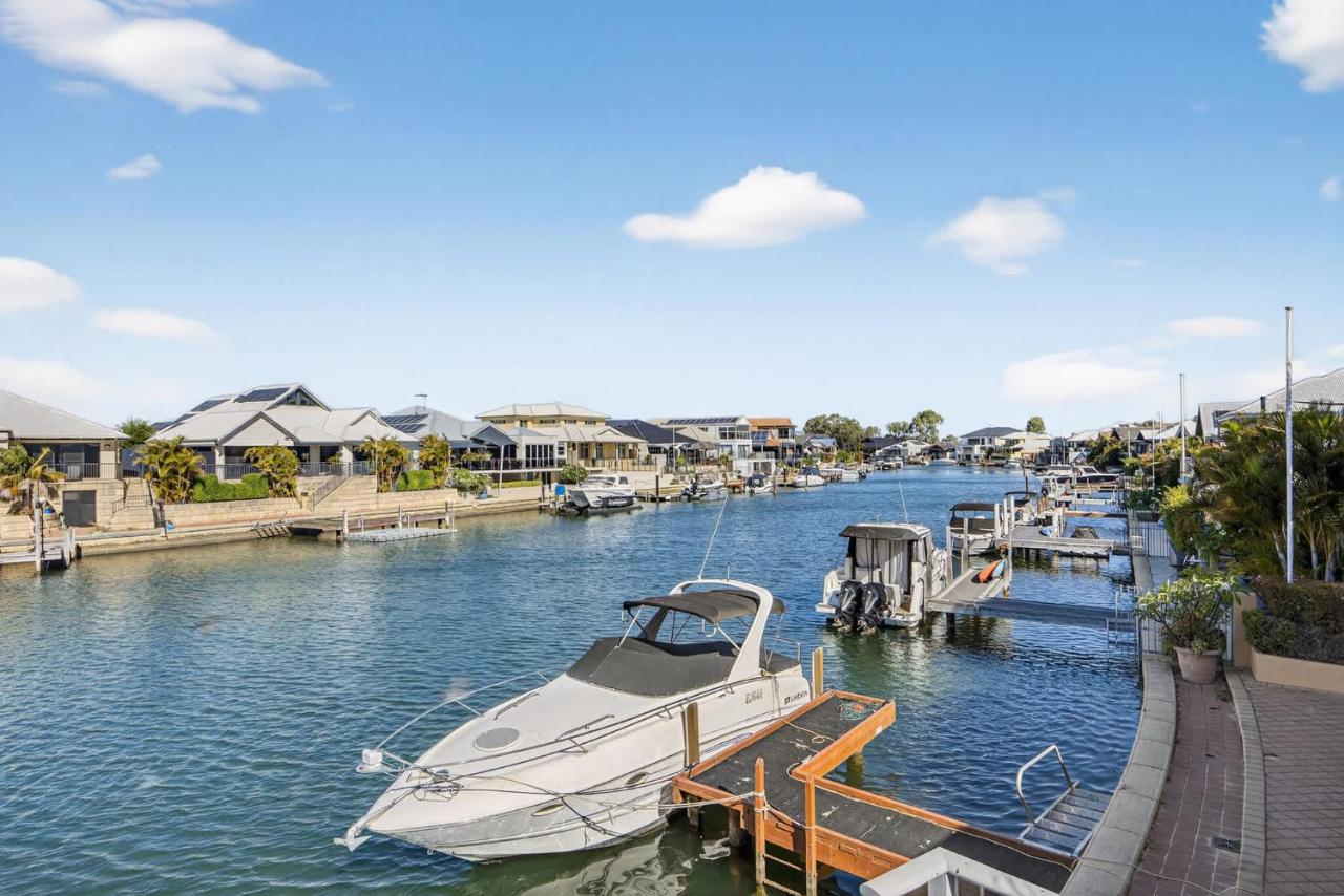 Family Retreat on the Canal - Private Jetty - Chambres d’hôtes Mandurah