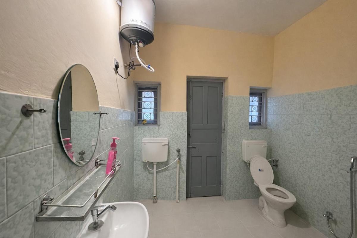Luxury Living in Patliputra Villa 3 and Half BHK, 8 Beds - Chambres d'hôtes Patna