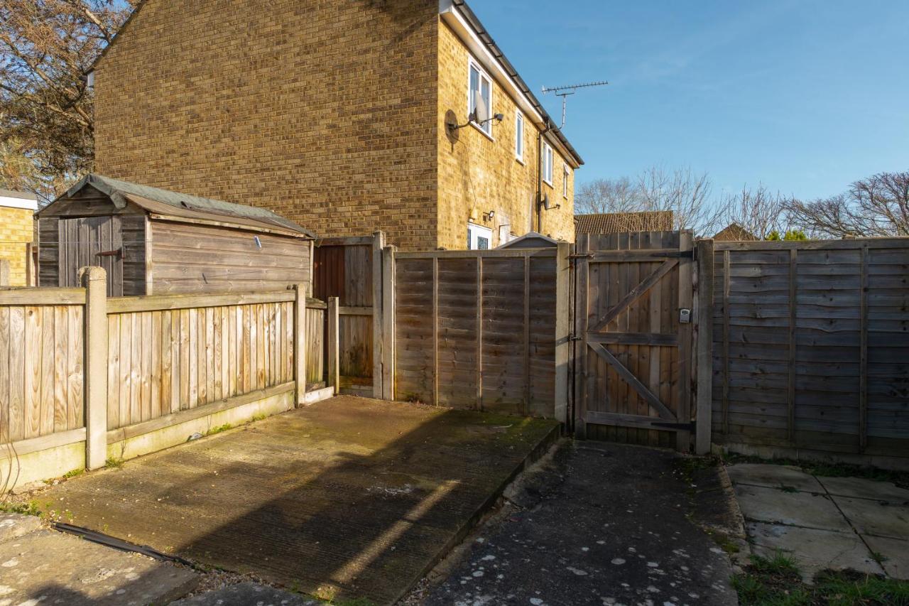Modern 2-Bed House with Parking - Work & Comfort - B&B Canterbury