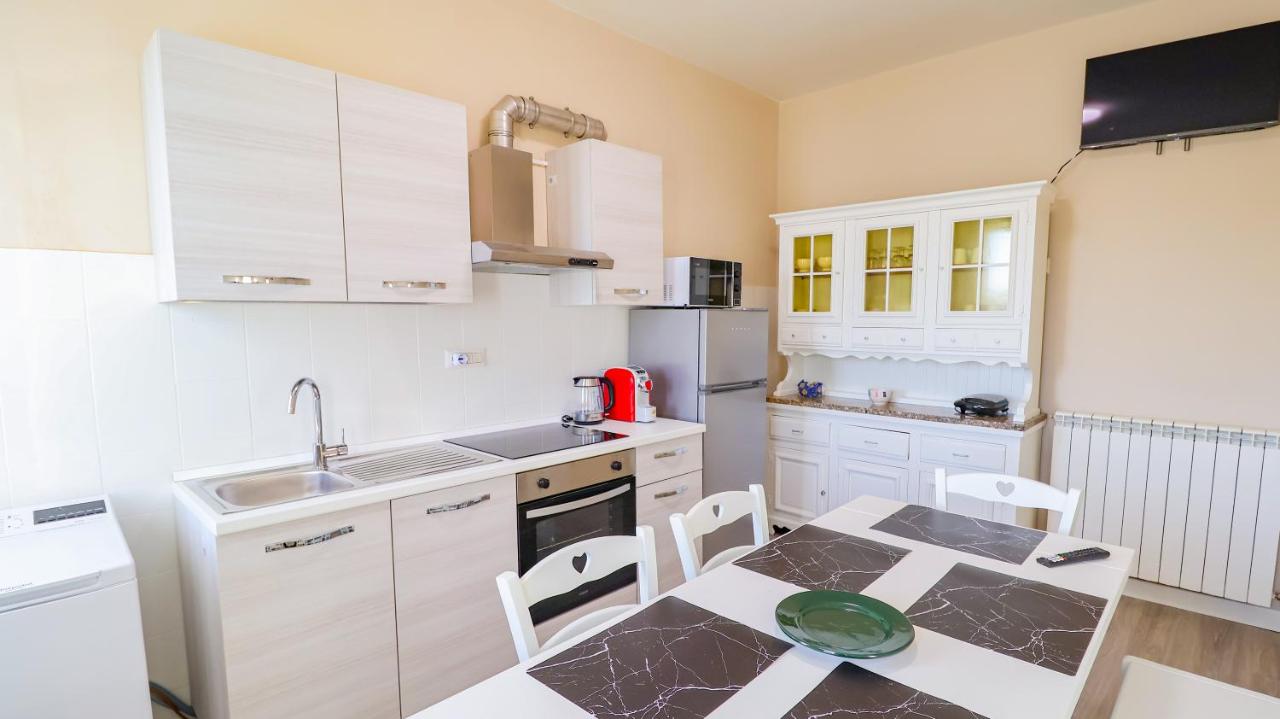 The Modern Stay - with Terrace, Wi-Fi, Parking Lot - Chambres d'hôtes Serravalle Pistoiese