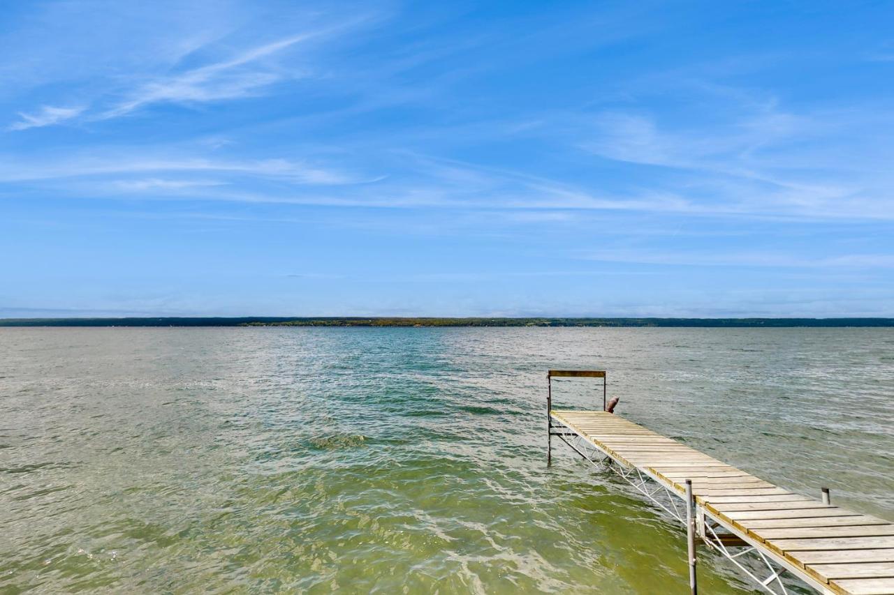 2BR Lakeside Home w/ Dock & Beach in Aurora! - Ferienwohnung Aurora