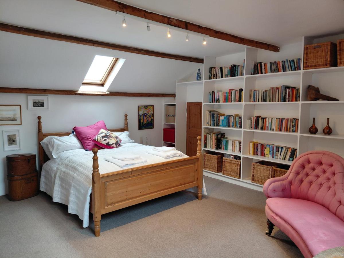 Truly unique property 4 Bedrooms sleeps 8 with Parking - B&B Nottingham