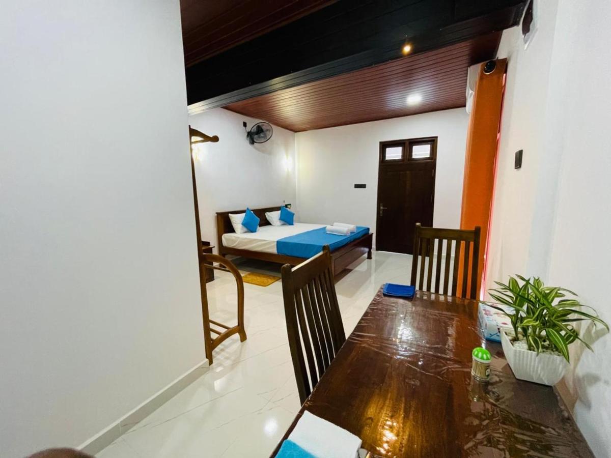 Vihen Homestay - Bed and Breakfast Dikwella