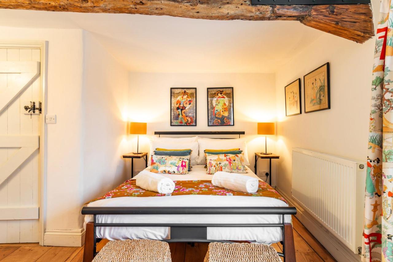 The Old Paul Pry by Leap Escapes - B&B Holt