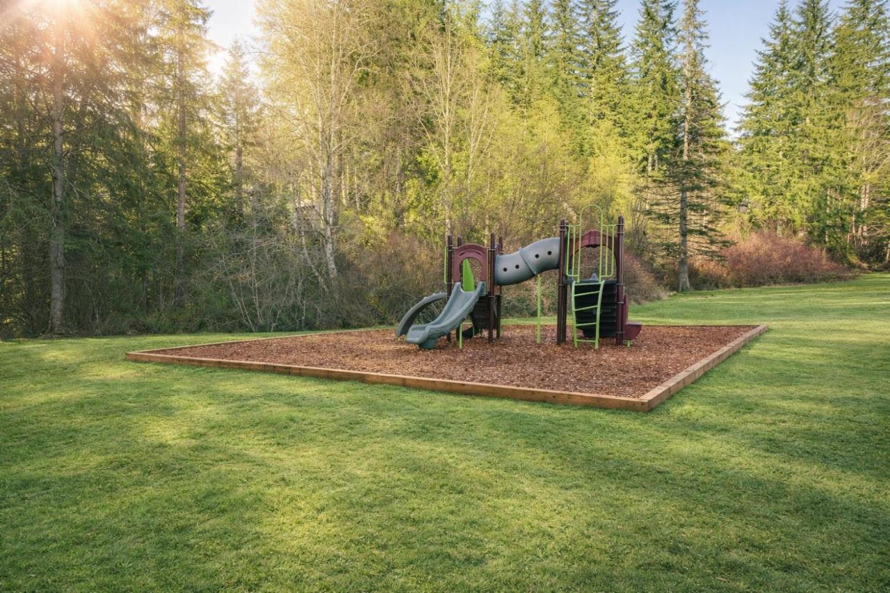 Rainier Vintage Retreat With Hot Tub-Fireplace-WiFi - Chambres d’hôtes Ashford