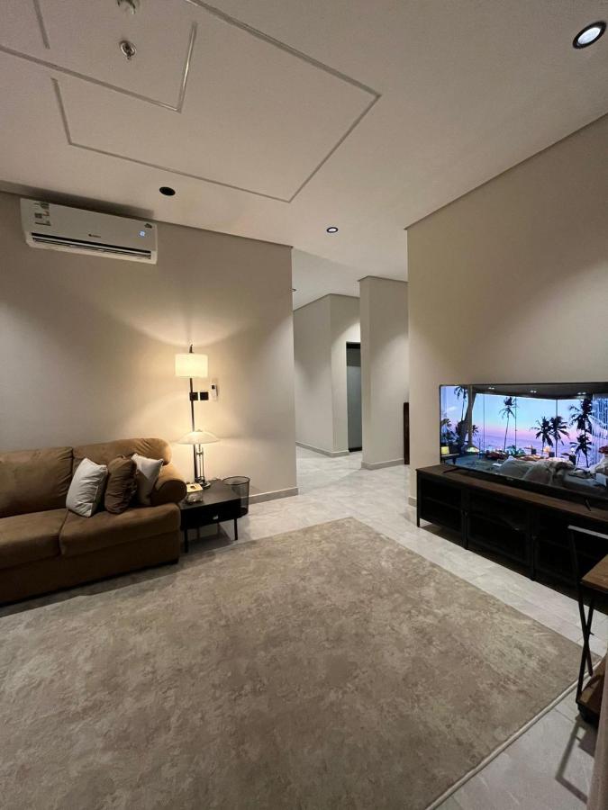شقة فاخرة ثلاث غرف نوم و صاله و بلكونه خاصه - Chambres d'hôtes Khobar