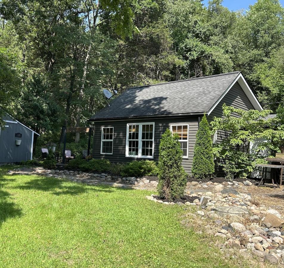 Cedar Valley Cottage Ideal Location Pet friendly Get Away - Ferienwohnung Pinckney