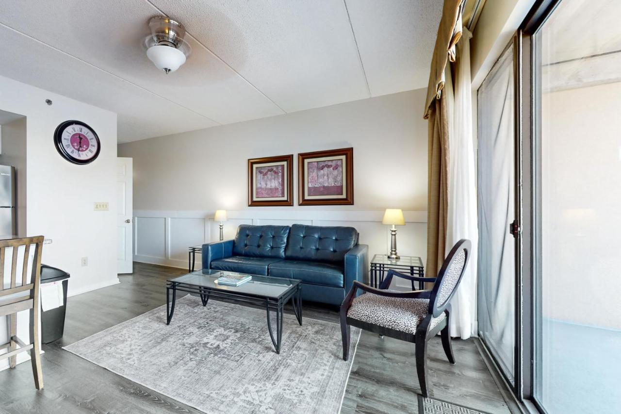 WI23 Water Street Condos Unit 808 - B&B Wilmington