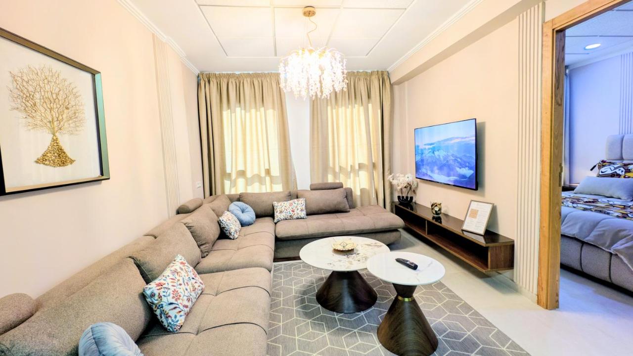 Comfort & Elegance, Station and Tram Access - B&B Casablanca