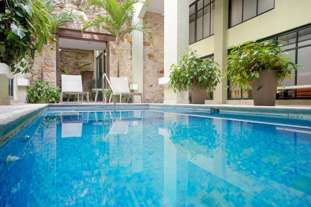 AmazINN Places Casco Viejo unique Desing and Pool II - B&B Panamá