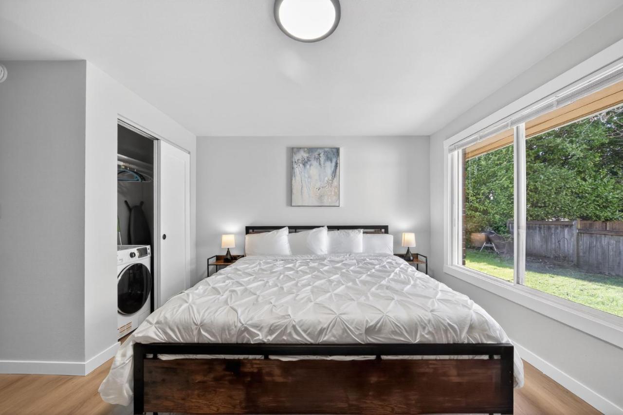 Stadium District Studio-King Bed-Walk to it all! - B&B Tacoma