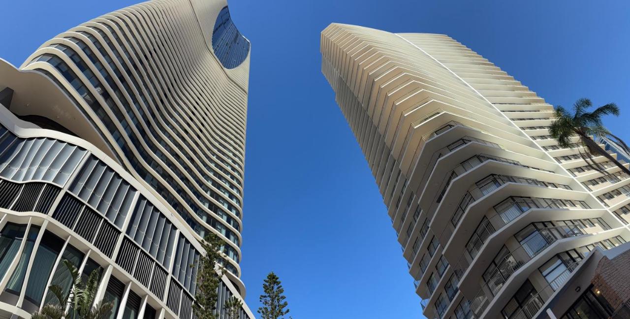Beachfront & City View, Huge 2 Bedroom Apartment, Imperial Surf Resort - B&B Gold Coast