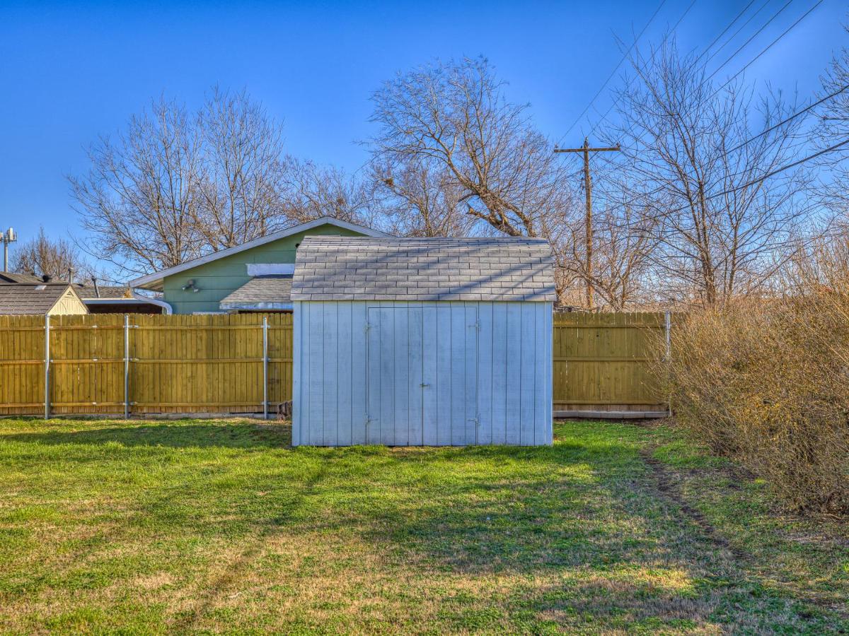 Home Away from Home with Covered Patio and Fast WiFi - Ferienwohnung Oklahoma City