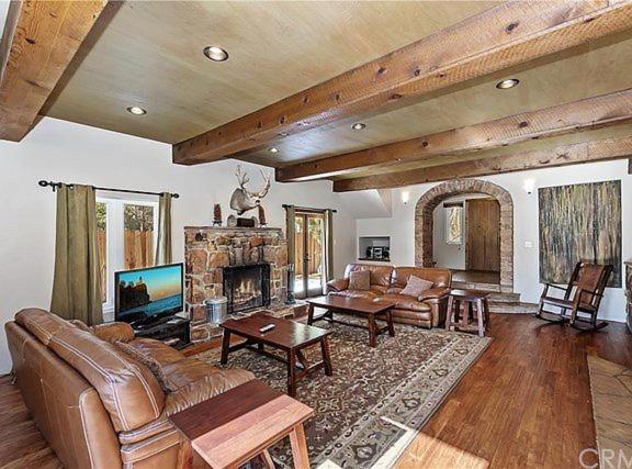 Stone Arch Cabin Big Bear with Hot Tub & Game Room - B&B Big Bear Lake