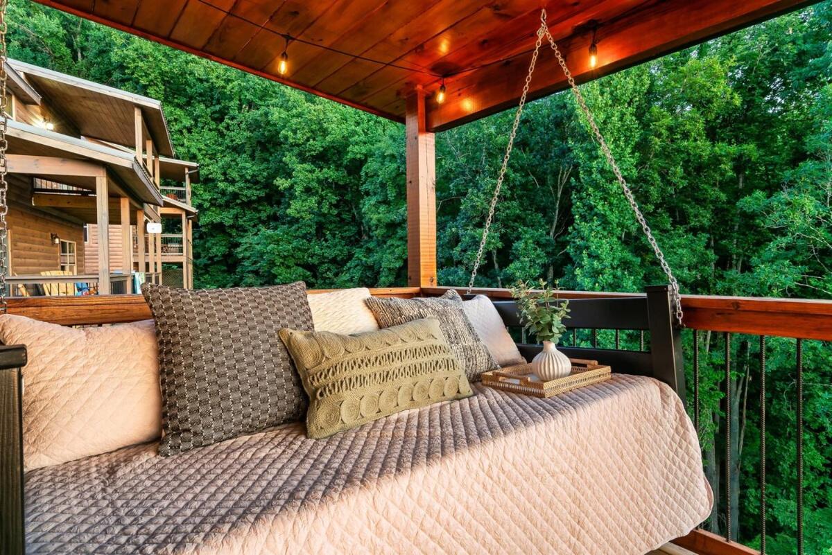 Fireworks, Views, Mins from Dollywood!Theatre Rm- Magic in the Woods - B&B Sevierville