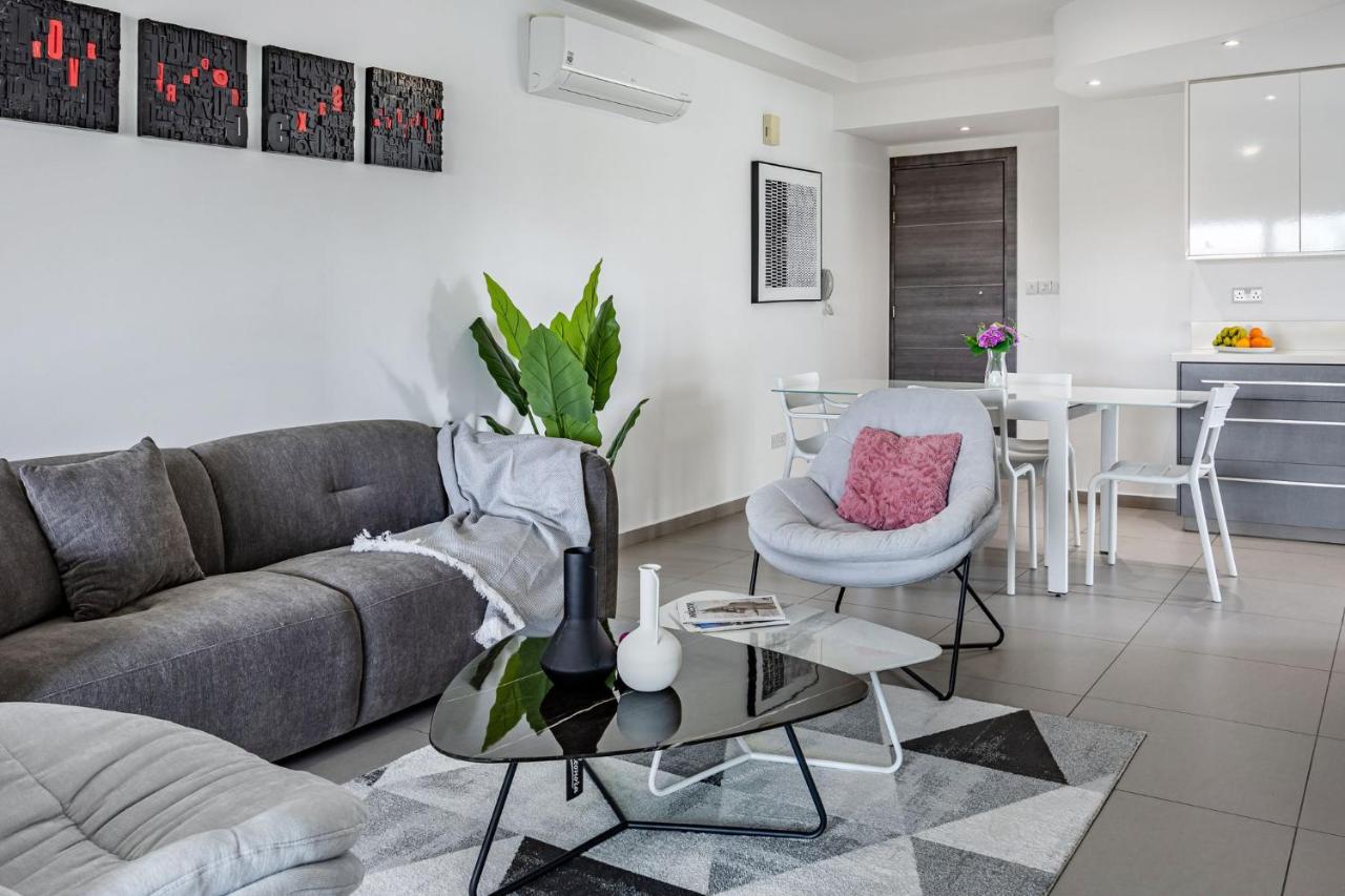 Vasileos Konstantinou Modern 2BR City Apartment with Balcony - B&B Limisso
