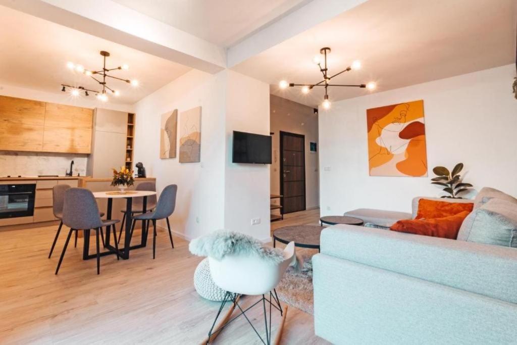 Blue Lake 1 - Stylish New Apartment With Backyard - B&B Ocrida