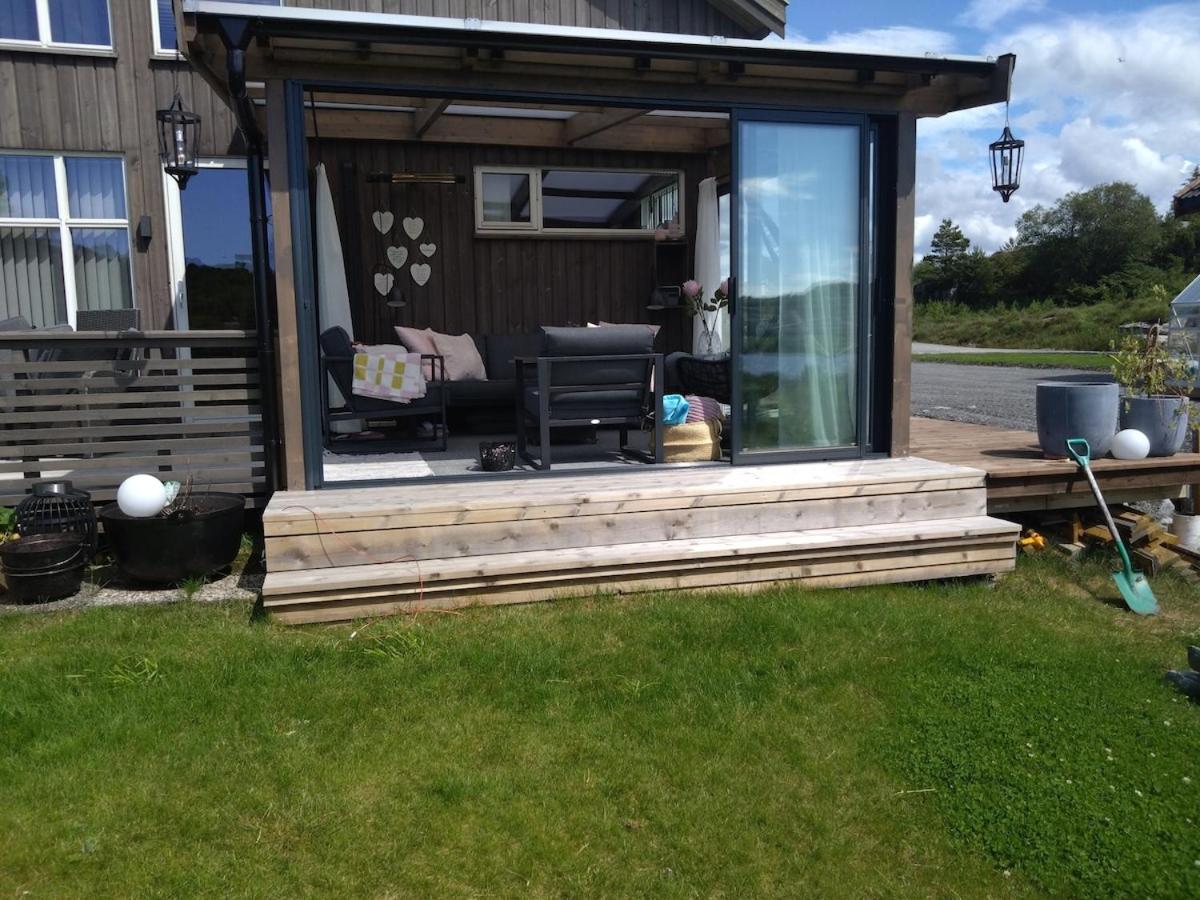 Holiday home near all facilities in Grinde, Aksdal - Bed and Breakfast Tysvær