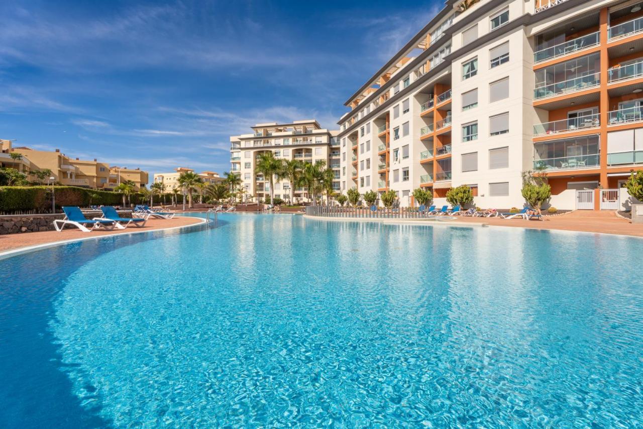 La Vista del Mar Luxury Apartment- Terrace & Pool, Golf del Sur - Chambres d’hôtes San Miguel De Abona