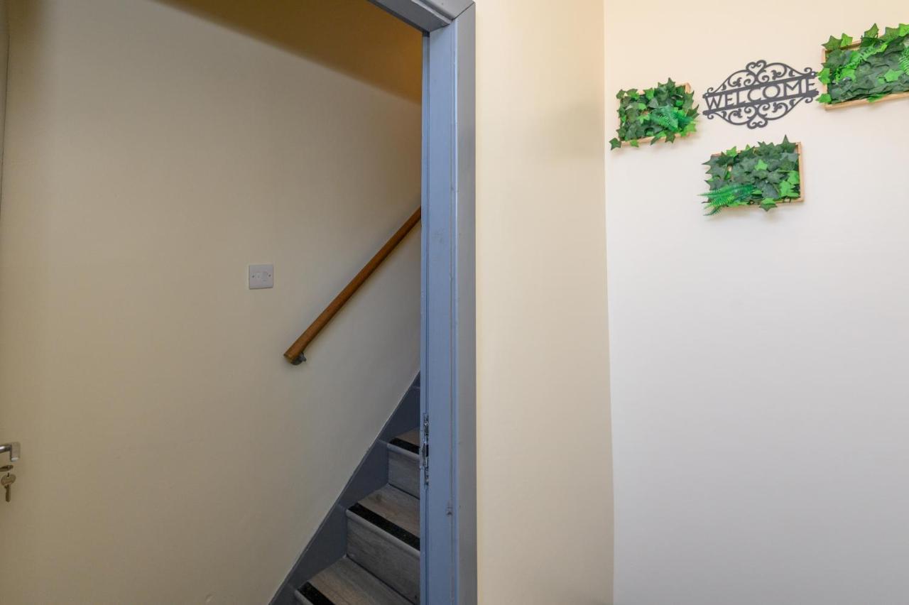 Leeds Stay Private En-Suite Room Shared Kitchen - Pass the Keys - B&B Leeds