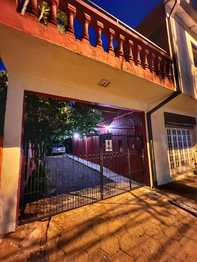 Apartamento entero cerca del Comite Olimpico, Conmebol y Aeropuerto en barrio residencial del centro de Luque - Chambres d'hôtes Luque