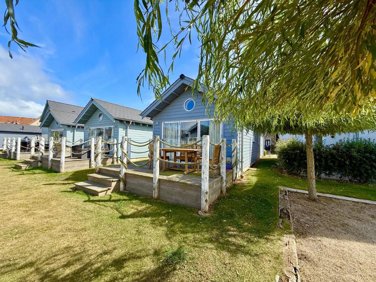 Sea Dog - Part of the The Bay Filey Holiday Village with pool, gym and direct beach access, pub, restaurant, tennis and meadows walks - B&B Filey