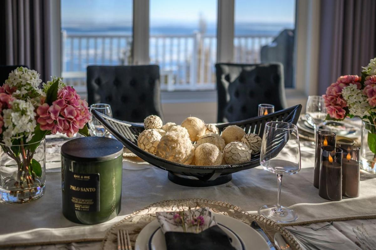 Villa Villa Expérience- La Marina sur la mer Wow! - B&B La Malbaie