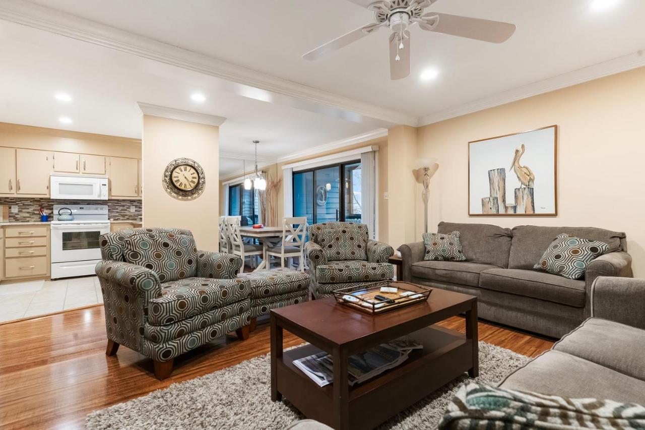 Bayfront Condo with Sunset Views & Pool - Chambres d'hôtes Ocean City