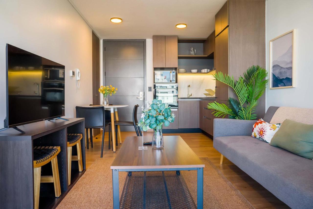 Stylish 2BR Retreat in Central Las Condes Oasis - B&B Santiago