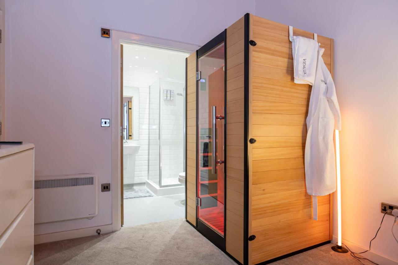 Stylish Mill Apartment with Sauna and Free Parking - Ferienwohnung Manchester