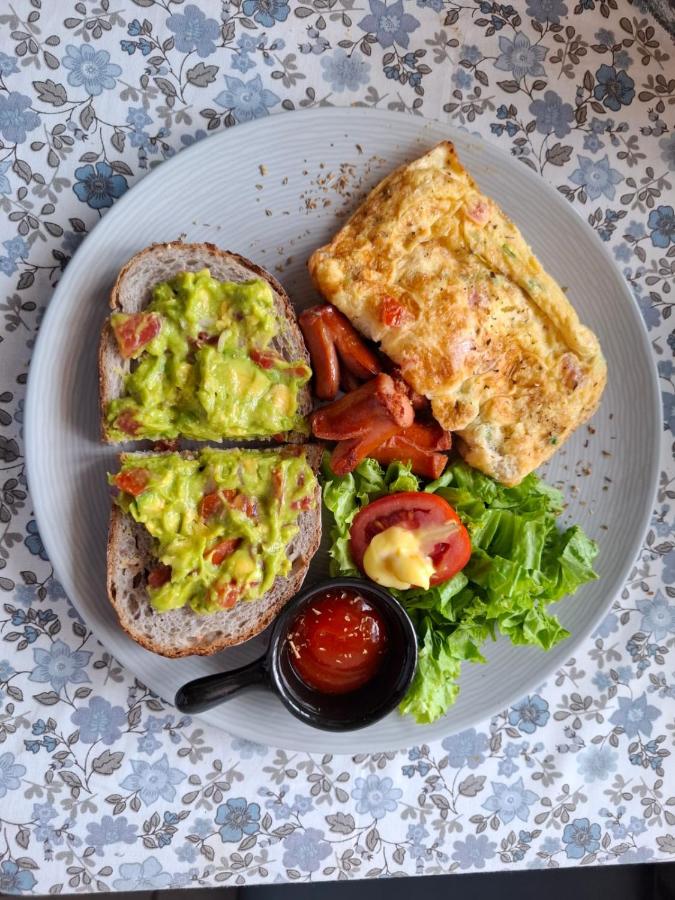 ParabonHaus Kopitiam - Bed & Breakfast - Bed and Breakfast Gegerbentang