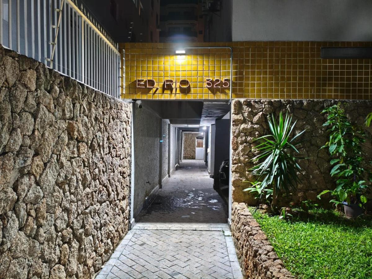 400 mt da Praia da Enseada Wi-fi Estacionamento gratuito cozinha completa - Chambres d'hôtes Guarujá