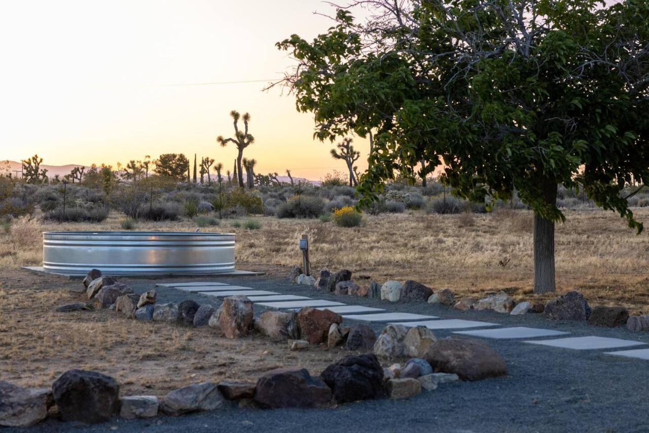 The Gypsy Lou with Stargazing - Cowboy Pool - Spa - Soaking Tub - B&B Yucca Valley